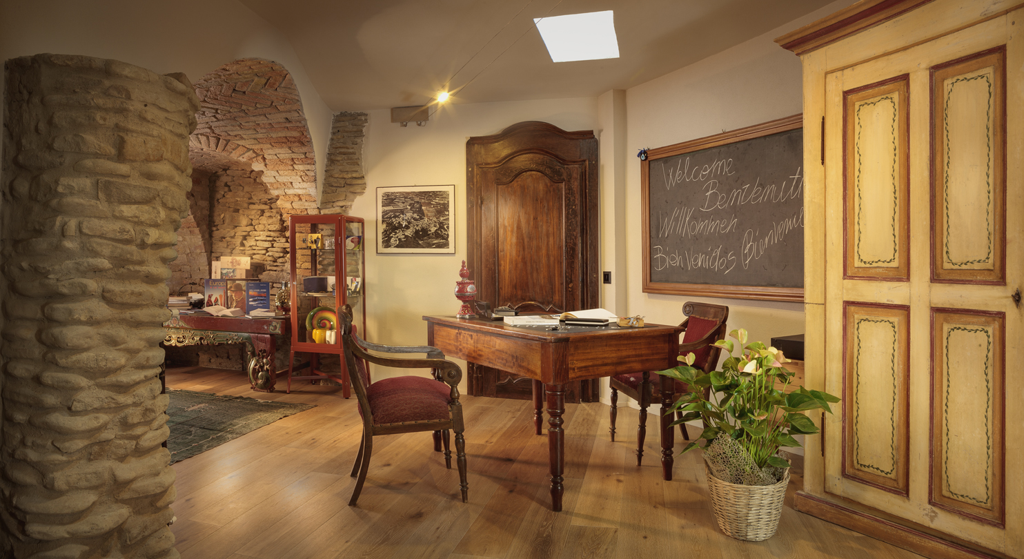 Borgese Studios and Suites